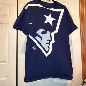 NFL Team Apparel Navy Blue Patriots Logo T-Shirt - L